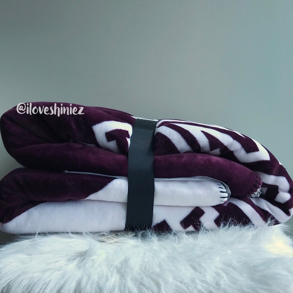 •Victoria's Secret PINK• Sherpa Blanket - Picture 2 of 7